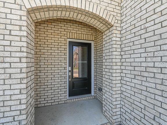 2nd image of 124 Fisher Dr