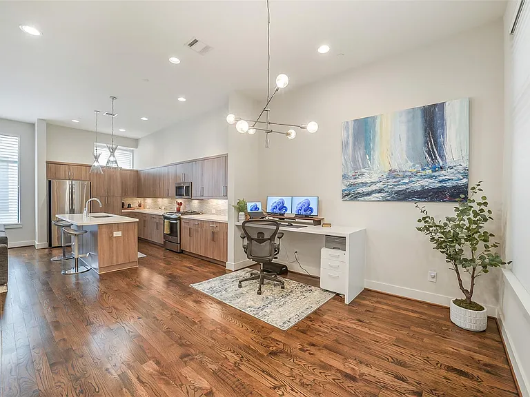 1004 California St #203 — Photo 17