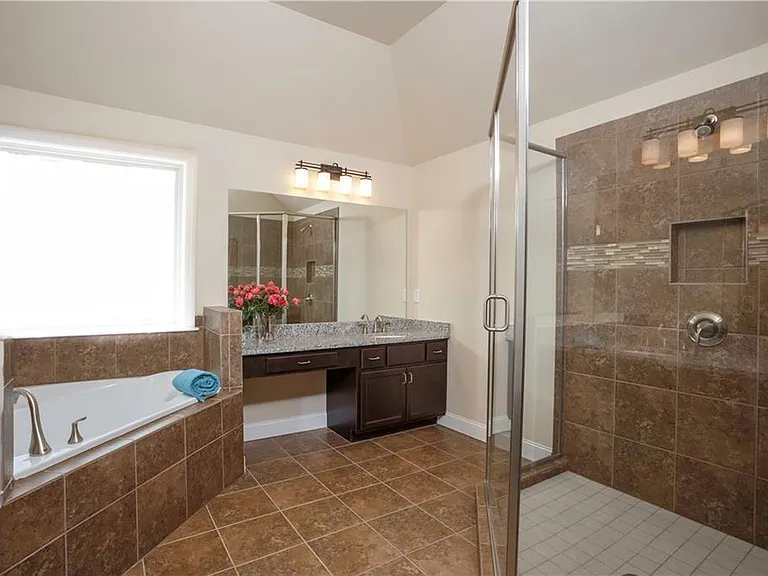 1715 Bates Rd — Photo 15