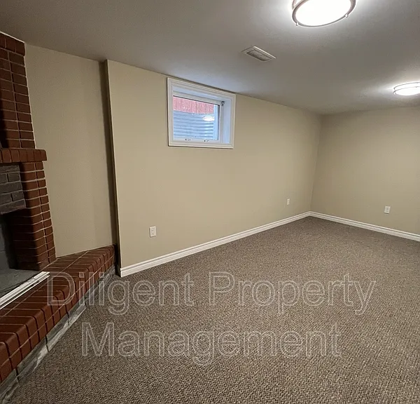 596 Garside Dr — Photo 25