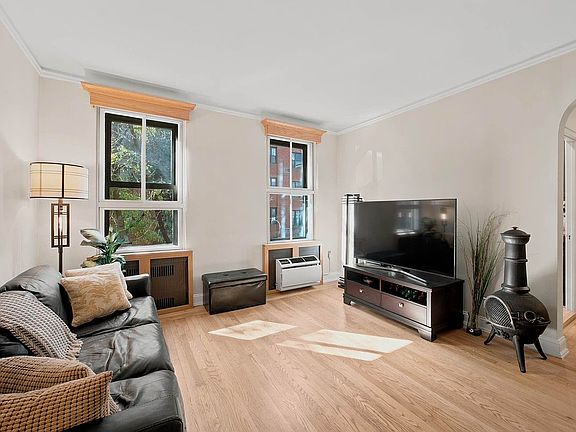 4th image of 357 W 55th St APT 2C