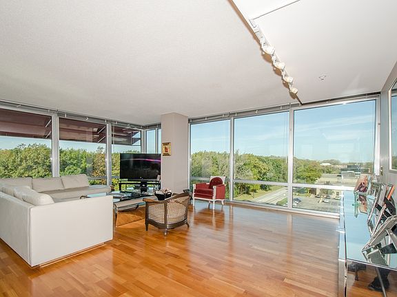 3rd image of 9725 Woods Dr Unit 701