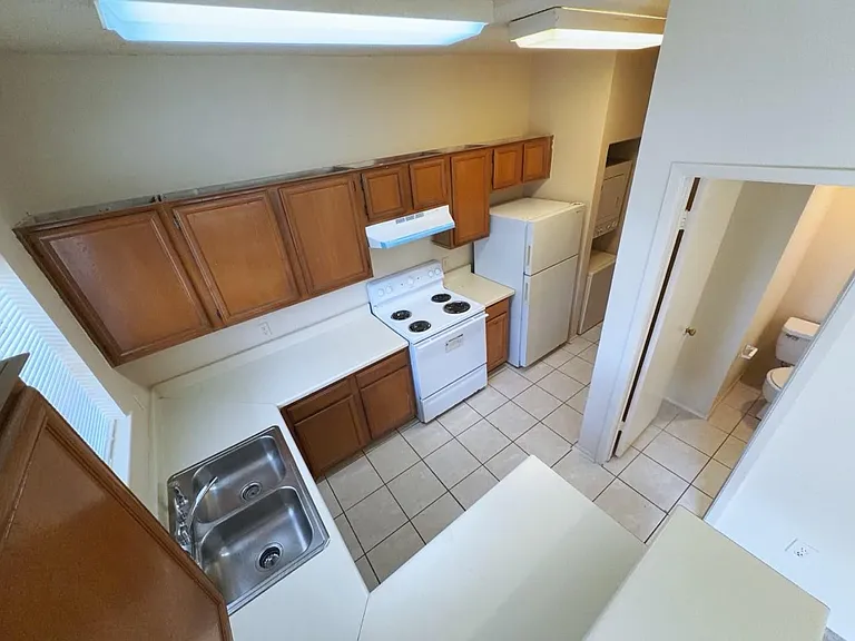 7900 Bissonnet St #D1 — Photo 6