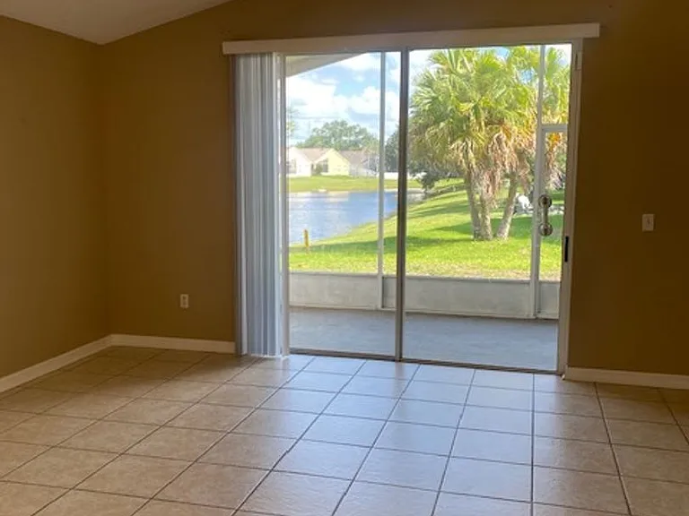 1061 Ballyshannon Pkwy — Photo 4