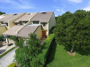 1982 Canterbury Cir, Wellington, FL 33414