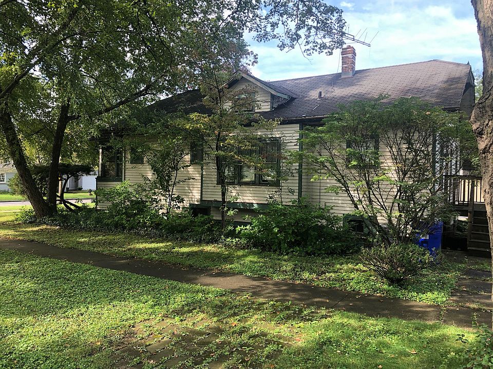 1st image of 901 W Lincoln Ave