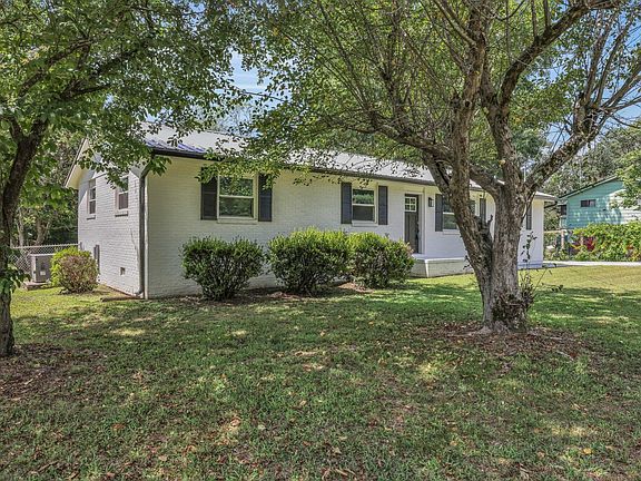 3rd image of 475 Hiawatha Cir