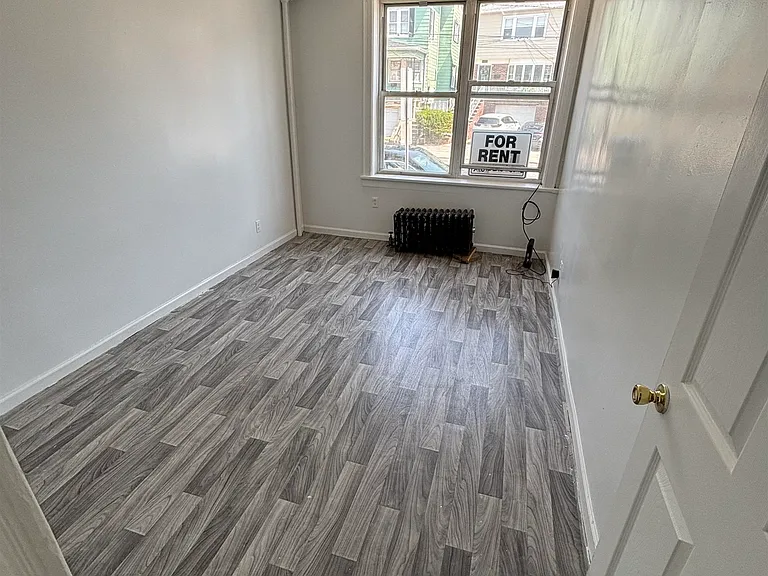 573 Avenue E #3 — Photo 6
