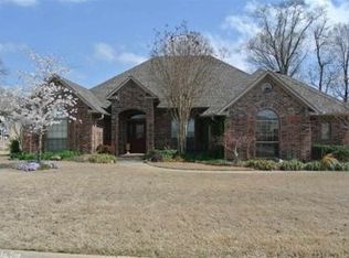 196 Deauville Dr, Maumelle, AR 72113