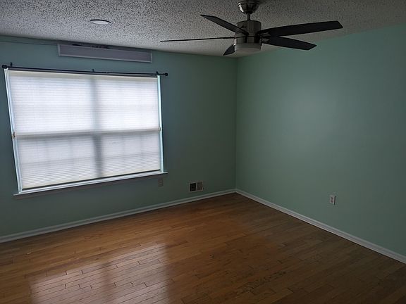 3rd image of 125 Inverness Dr