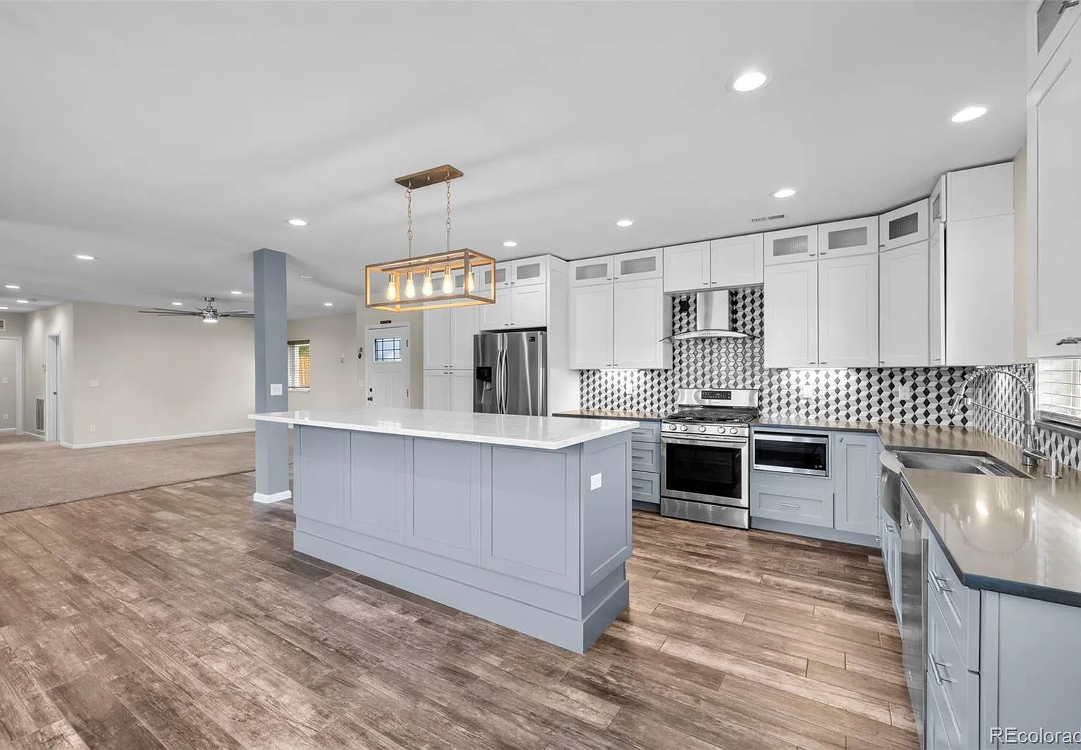 5 bed, 3.0 bath, 2726 sqft, $3,500 — Photo 3