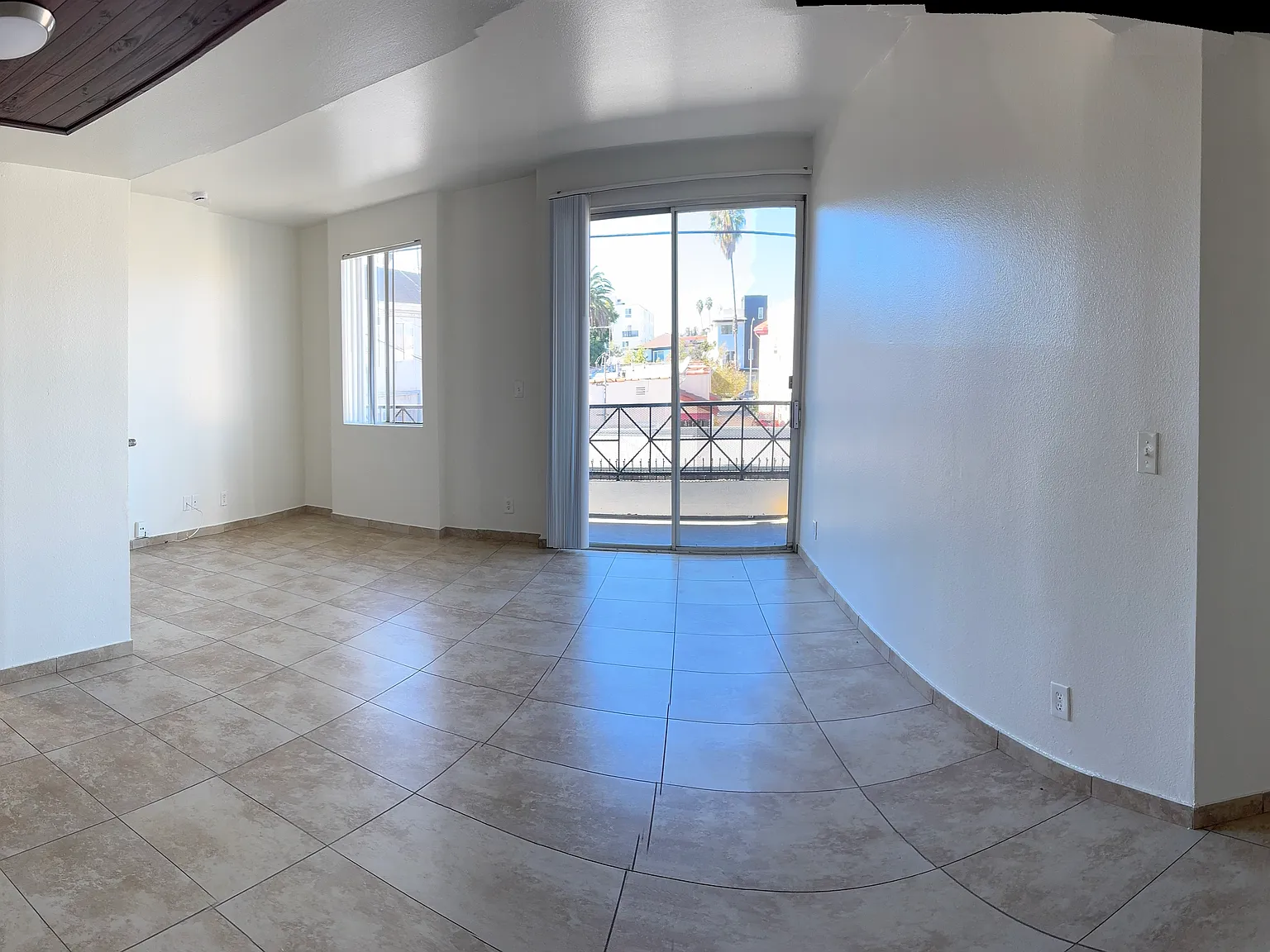 945 N Serrano — Photo 1