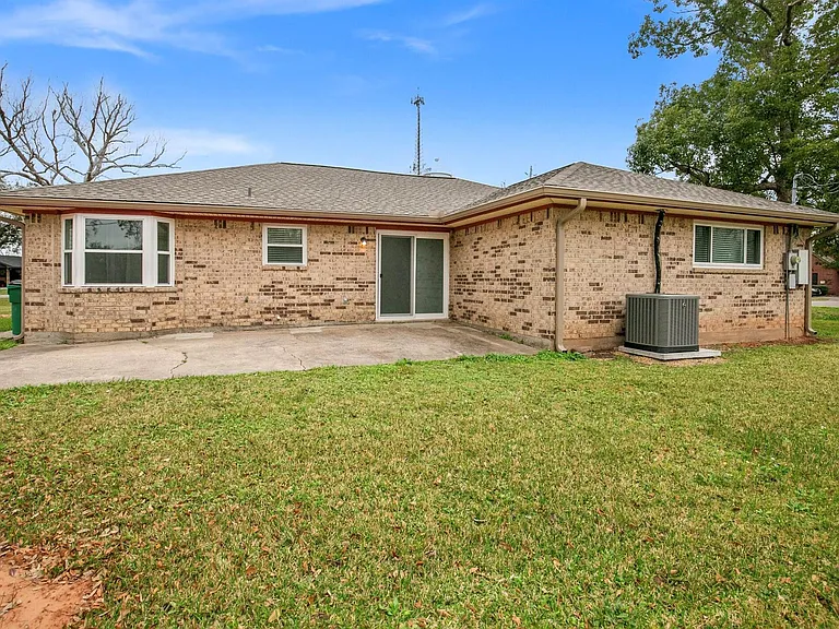 201 San Saba St — Photo 18
