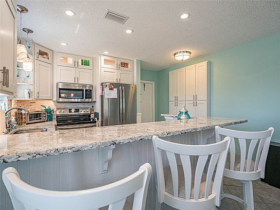 3rd image of 103 Royal Oak Dr APT 201