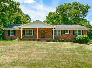 1010 Whispering Pines Dr, Kernersville, NC 27284