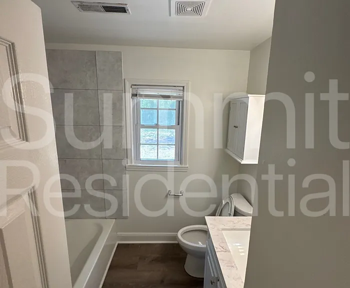 503 Berkeley Dr — Photo 10