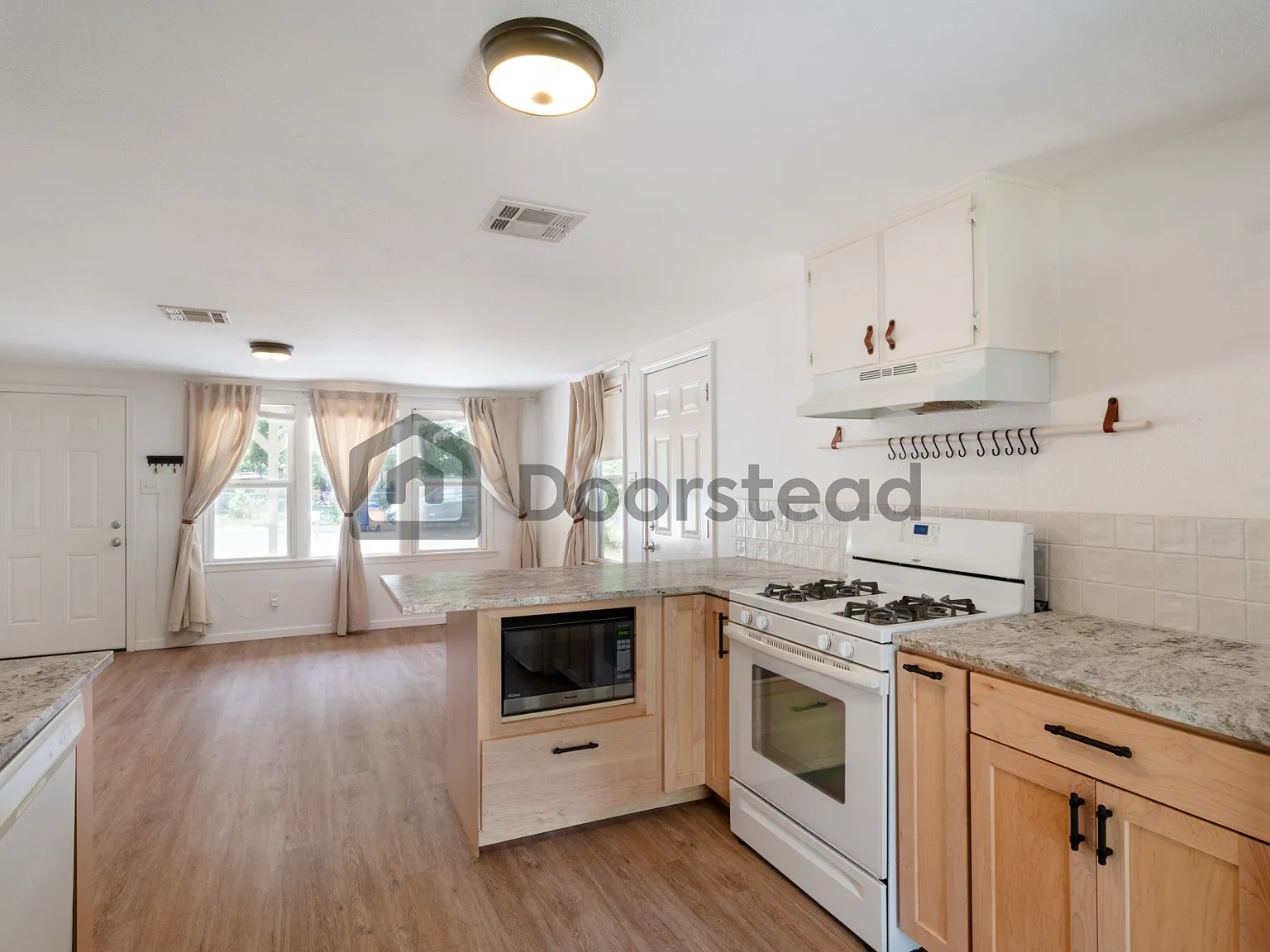 3 bed, 1.0 bath, 954 sqft, $2,300 — Photo 4