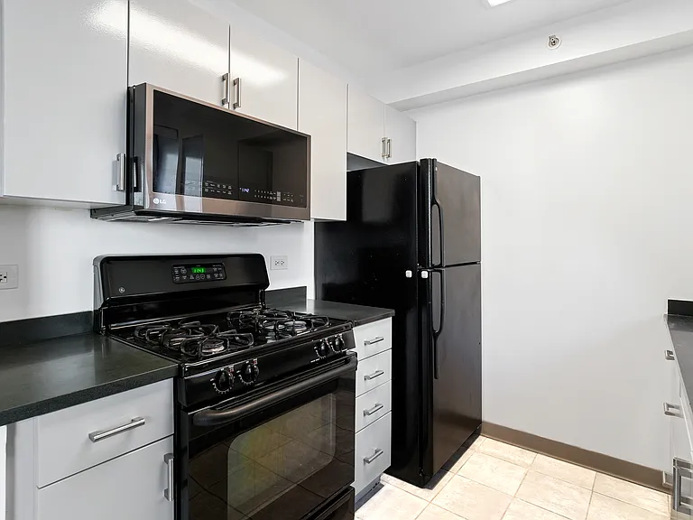 68 Bradhurst Ave #4E — Photo 9