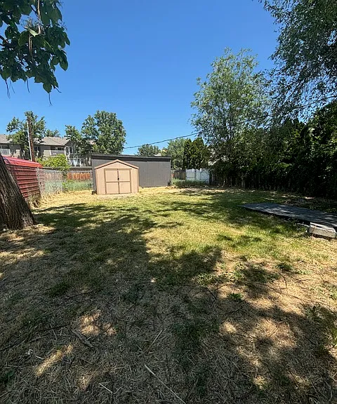 916 E Logan St — Photo 9