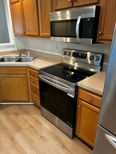 3 bed, 2.5 bath, 1648 sqft, $1,995 — Photo 2