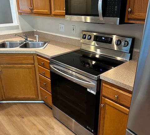 2nd image of 152 Wimbledon Way