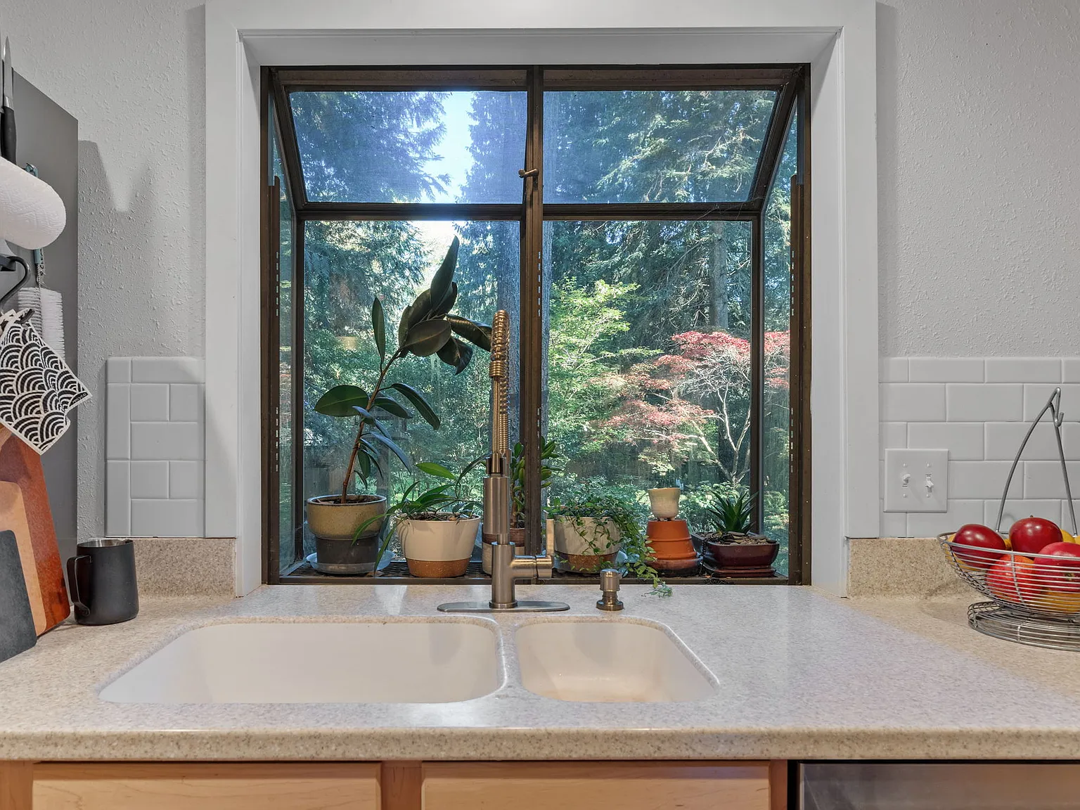 9999 NE Beach Crest Dr — Photo 2