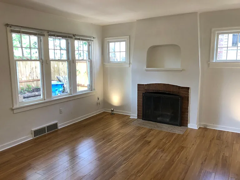 6838 35th Ave NE — Photo 4