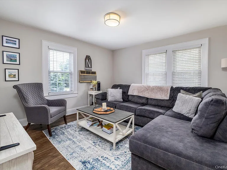 66 Reid Ave — Photo 7