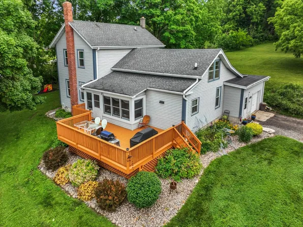 S89W26390 Edgewood AVENUE, Mukwonago, WI 53149