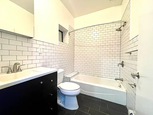 Rented by Evergreen Realty & Investments | media 6