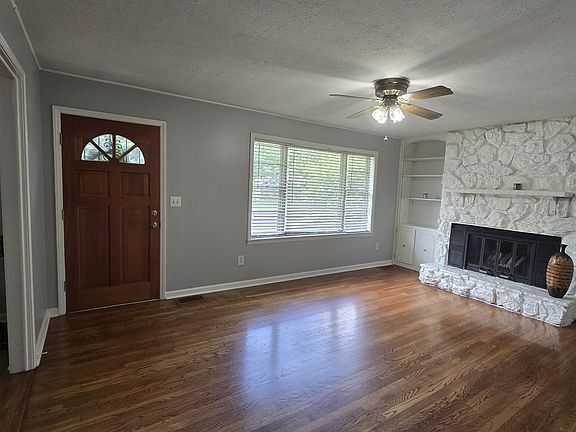 Spacious living room