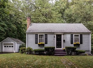 92 Crest Rd, Lynnfield, MA 01940