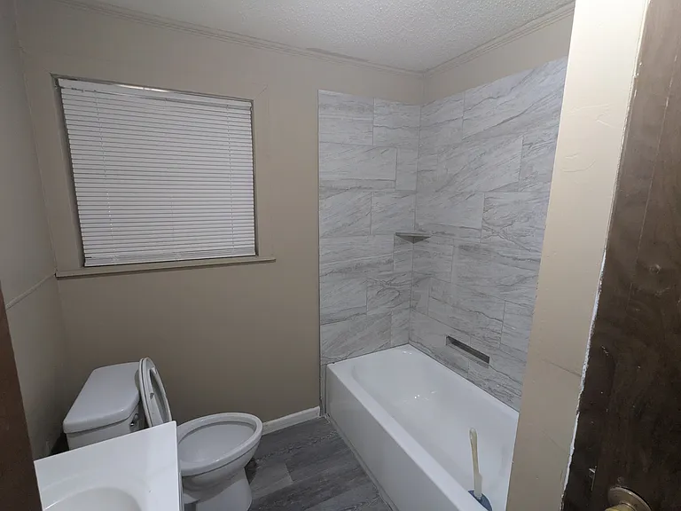 1131 Avenue C — Photo 5