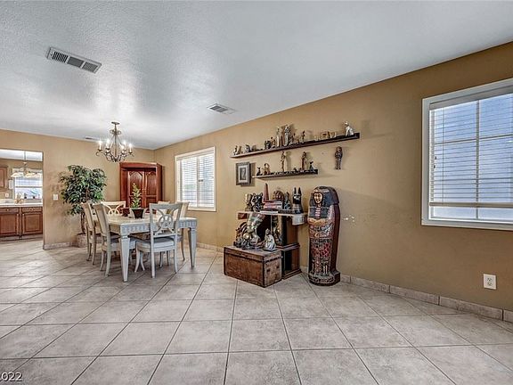 4th image of 2202 Spanish Town Ave