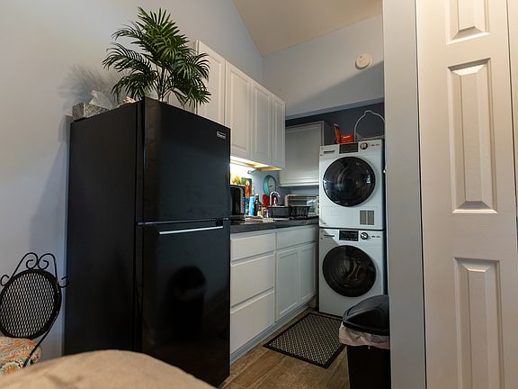 5th image of 3670 Farmington Pl