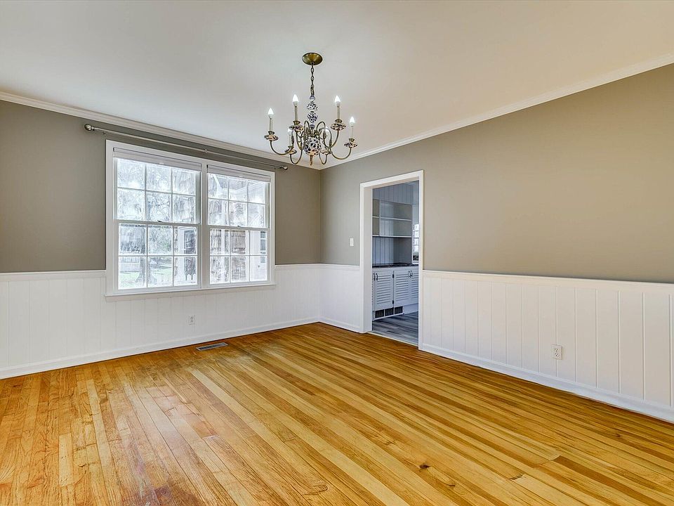 26th image of 134 Lake Bluff Drive