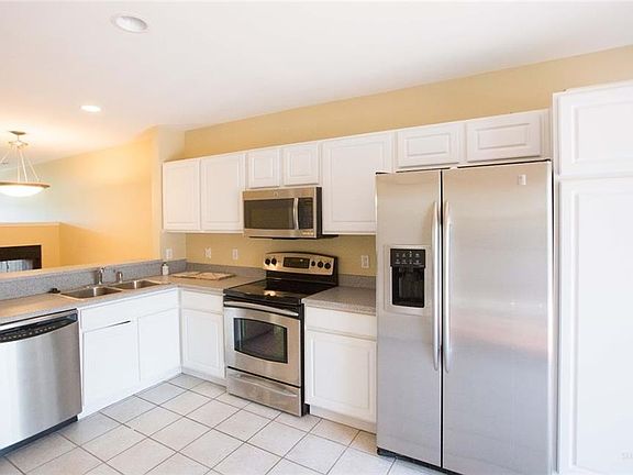 5th image of 3206 Camden Dr #1