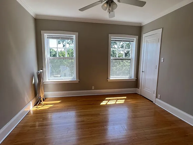 1509 Hinman Ave — Photo 4