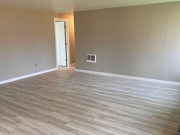 3rd image of 283 NE 34th Pl