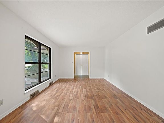 3rd image of 7114 Greeley Ave