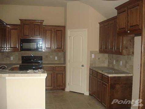 4th image of 1702 Rockview Dr