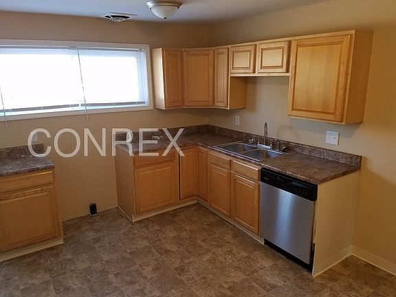 4th image of 942 Vacationland Dr
