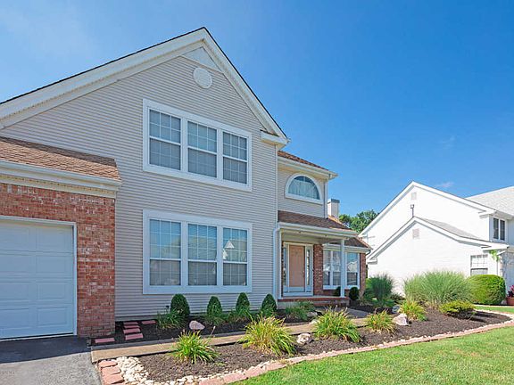 5th image of 86 Nicole Dr