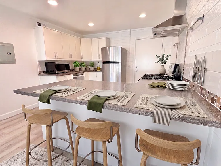6557 E Osborn Rd #6 — Photo 2