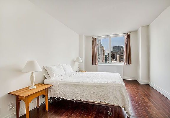 5th image of 212 E 47th St APT 33H