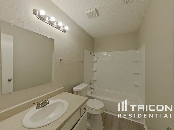 3rd image of 3913 Manzinita St
