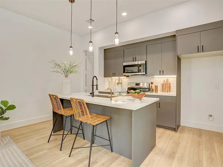 9604 Burden St — Photo 12