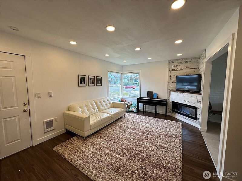 5th image of 4640 E G Street