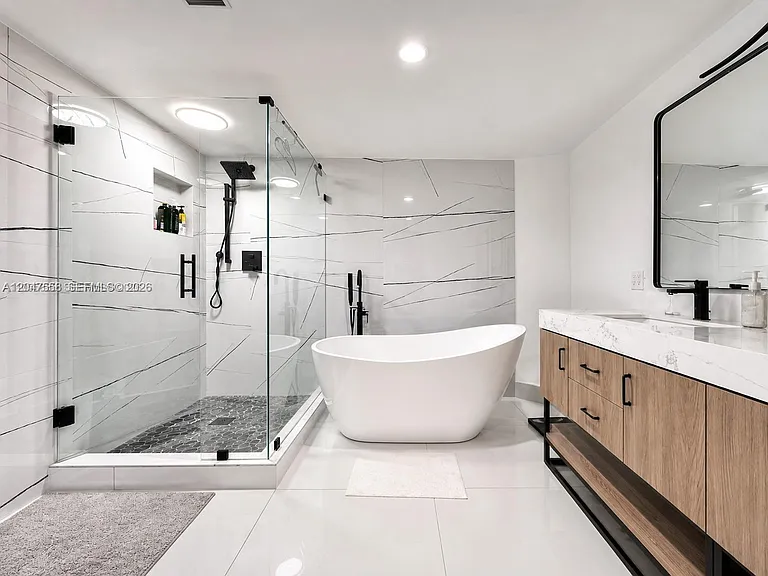 3640 Yacht Club Dr #1903 — Photo 15