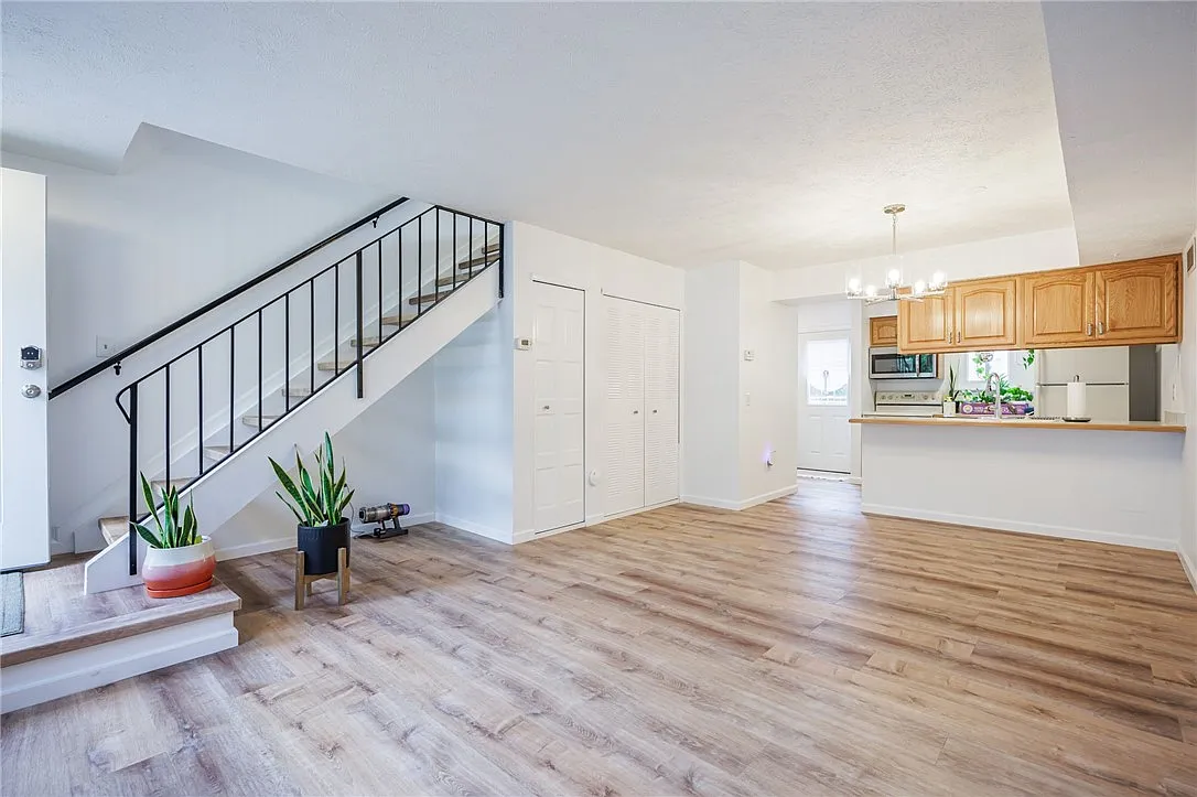 2 bed, 1.5 bath, 968 sqft, $2,100 — Photo 4